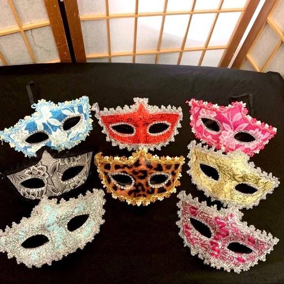 RED MARDI GRAS MASK NWT - Picture 3 of 4